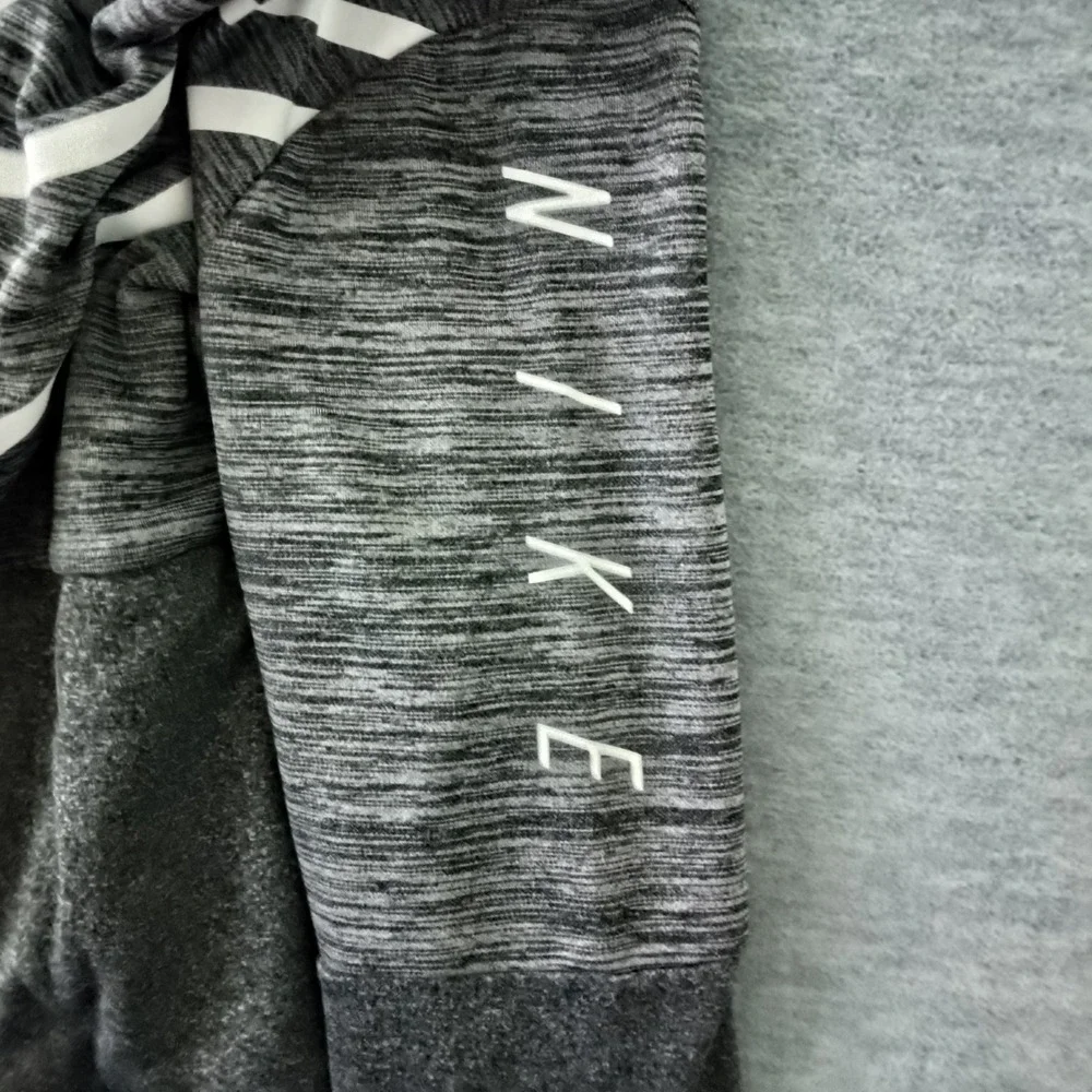 Nike Girls Therma Dri-FIT Training Hoodie Gray Space Dye Pullover Size M NEW